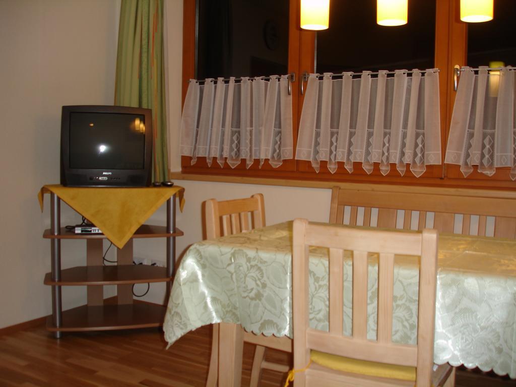 ニーデラウHaus Gfoellerアパートメント 部屋 写真